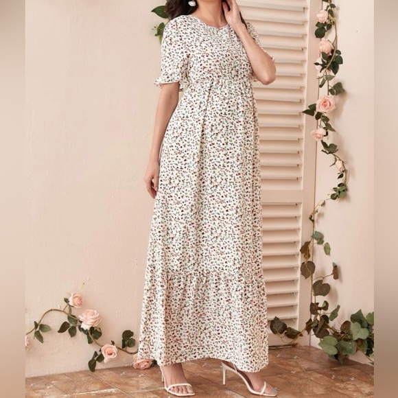 SHEIN Dresses & Skirts - 🌷SOLD🌷 SHEIN Ditsy Floral Maxi Dress 🤍